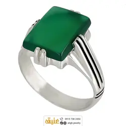 انگشتر عقیق سبز خوشرنگ معدنی تراش مربعی تخت رکاب چهار چنگ شیاردار سیاه قلم نقره ۹۲۵ عیار