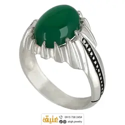 انگشتر عقیق سبز خوشرنگ معدنی تراش دامله رکاب ۱۴ چنگ شیاردار قلم زنی و سیاه قلم نقره ۹۲۵ عیار