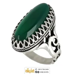 انگشتر عقیق سبز خوشرنگ معدنی تراش دامله بیضی کشیده رکاب دور چنگ اشکی اره کاری نقره ۹۲۵ عیار