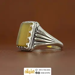 انگشتر عقیق زرد شرف الشمس مستطیلی تخت معدنی رکاب نقره دور چنگ شیار دار سیاه قلم