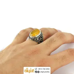 انگشتر عقیق زرد شرف الشمس طبیعی دور چنگ نقش برجسته سیاه قلم مردانه