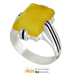 انگشتر عقیق زرد شرف الشمس خوشرنگ معدنی تراش مربعی تخت رکاب چهار چنگ شیاردار سیاه قلم نقره ۹۲۵ عیار