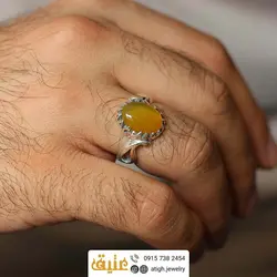 انگشتر عقیق زرد شرف الشمس خوشرنگ معدنی تراش دامله رکاب نقره دور چنگ اشکی