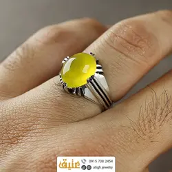 انگشتر عقیق زرد شرف الشمس خوشرنگ معدنی تراش دامله بیضی رکاب ۴ چنگ سیاه قلم شیاردار نقره ۹۲۵ عیار