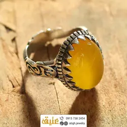 انگشتر عقیق زرد شرف الشمس معدنی دامله خوشرنگ رکاب ۹۲۵ عیار نقره دور چنگ مزین به نام 