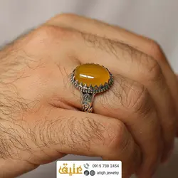 انگشتر عقیق زرد شرف الشمس معدنی دامله خوشرنگ رکاب ۹۲۵ عیار نقره دور چنگ مزین به نام 