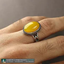 انگشتر عقیق زرد شرف الشمس معدنی خوشرنگ تراش دامله بیضی رکاب دور چنگ اشکی سیاه قلم نقره ۹۲۵ عیار