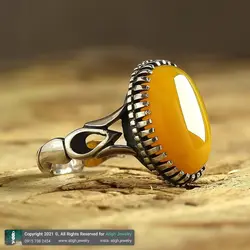 انگشتر عقیق زرد شرف الشمس معدنی خوشرنگ تراش دامله بیضی رکاب دور چنگ اشکی سیاه قلم نقره ۹۲۵ عیار