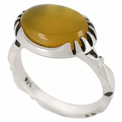 انگشتر عقیق زرد شرف الشمس معدنی خوشرنگ تراش دامله بیضی رکاب دور چنگ ظریف نقره ۹۲۵ عیار