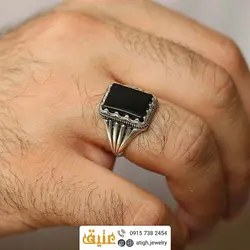 انگشتر عقیق سیاه (انیکس) مستطیلی تخت معدنی رکاب نقره دور چنگ شیار دار سیاه قلم