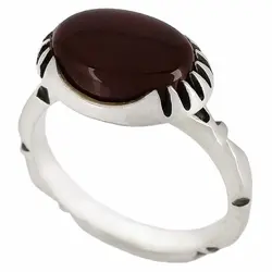 انگشتر عقیق سرخ معدنی خوشرنگ تراش دامله بیضی رکاب دور چنگ ظریف نقره ۹۲۵ عیار