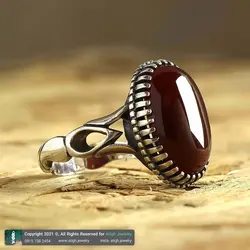 انگشتر عقیق کبدی معدنی خوشرنگ تراش دامله بیضی رکاب دور چنگ اشکی سیاه قلم نقره ۹۲۵ عیار