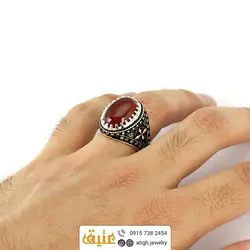 انگشتر عقیق سرخ طبیعی دور چنگ نقش برجسته سیاه قلم مردانه