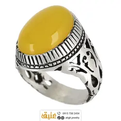 انگشتر عقیق زرد خوشرنگ معدنی درشت تراش دامله رکاب دور چنگ اره کاری اسلیمی سبک قلم زنی و سیاه قلم نقره ۹۲۵ عیار