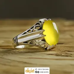 انگشتر عقیق زرد شرف الشمس خوشرنگ طبیعی رکاب ۸ چنگ اره کاری نقره ۹۲۵ عیار
