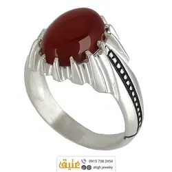 انگشتر عقیق سرخ خوشرنگ معدنی تراش دامله رکاب ۱۴ چنگ شیاردار قلم زنی و سیاه قلم نقره ۹۲۵ عیار
