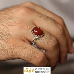 انگشتر عقیق سرخ خوشرنگ معدنی تراش دامله رکاب نقره دور چنگ اشکی