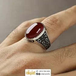 انگشتر عقیق سرخ خوشرنگ معدنی تراش دامله رکاب دور چنگ سبک قلم زنی و سیاه قلم اسلیمی نقره ۹۲۵ عیار