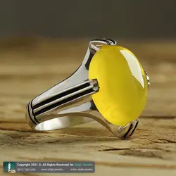 انگشتر عقیق زرد شرف الشمس خوشرنگ معدنی تراش دامله بیضی رکاب ۴ چنگ سیاه قلم شیاردار ۲ خط نقره ۹۲۵ عیار