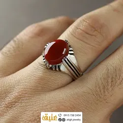 انگشتر عقیق سرخ خوشرنگ معدنی تراش دامله بیضی رکاب ۴ چنگ سیاه قلم شیاردار نقره ۹۲۵ عیار