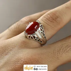 انگشتر عقیق سرخ خوشرنگ طبیعی رکاب ۸ چنگ اره کاری نقره ۹۲۵ عیار