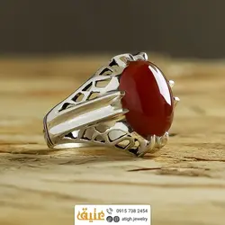 انگشتر عقیق سرخ خوشرنگ طبیعی رکاب ۸ چنگ اره کاری نقره ۹۲۵ عیار