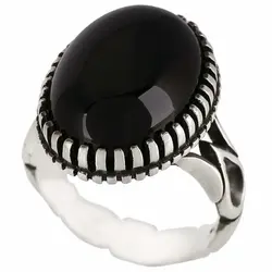 انگشتر عقیق سیاه معدنی خوشرنگ تراش دامله بیضی رکاب دور چنگ اشکی سیاه قلم نقره ۹۲۵ عیار