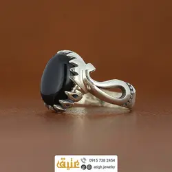انگشتر عقیق سیاه معدنی تراش دامله رکاب نقره دور چنگ اشکی
