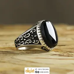 انگشتر عقیق سیاه معدنی تراش دامله رکاب دور چنگ سبک قلم زنی و سیاه قلم اسلیمی نقره ۹۲۵ عیار