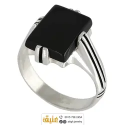 انگشتر عقیق سیاه خوشرنگ معدنی تراش مربعی تخت رکاب چهار چنگ شیاردار سیاه قلم نقره ۹۲۵ عیار