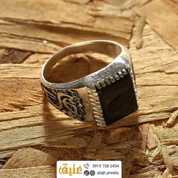 انگشتر نقره عقیق سیاه معدنی تراش چهارگوش رکاب نقره سیاه قلم طرح 