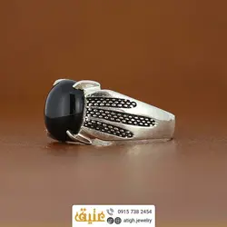 انگشتر نقره عقیق سیاه معدنی تراش دامله رکاب نقره سیاه قلم چهار چنگ