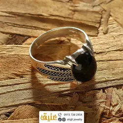 انگشتر نقره عقیق سیاه معدنی تراش دامله رکاب نقره سیاه قلم چهار چنگ