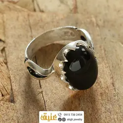 انگشتر نقره عقیق سیاه (انیکس) تراش دامله معدنی رکاب اشکی دور چنگ هلالی