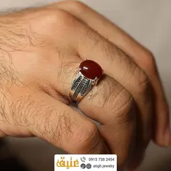 انگشتر نقره عقیق سرخ معدنی خوشرنگ تراش دامله رکاب نقره سیاه قلم چهار چنگ