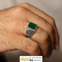 انگشتر نقره عقیق سبز معدنی تراش چهارگوش رکاب نقره سیاه قلم طرح 