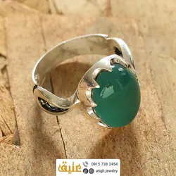 انگشتر نقره عقیق سبز خوشرنگ تراش دامله معدنی رکاب اشکی دور چنگ هلالی