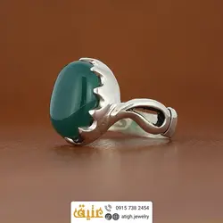 انگشتر نقره عقیق سبز خوشرنگ تراش دامله معدنی رکاب اشکی دور چنگ هلالی