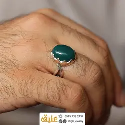 انگشتر نقره عقیق سبز خوشرنگ تراش دامله معدنی رکاب اشکی دور چنگ هلالی