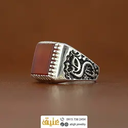 انگشتر نقره عقیق سرخ معدنی تراش چهارگوش رکاب نقره سیاه قلم طرح 