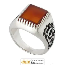 انگشتر نقره عقیق سرخ معدنی تراش چهارگوش رکاب نقره سیاه قلم طرح 