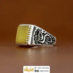 انگشتر نقره عقیق زرد شرف الشمس معدنی تراش چهارگوش رکاب نقره سیاه قلم طرح 
