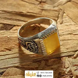 انگشتر نقره عقیق زرد شرف الشمس معدنی تراش چهارگوش رکاب نقره سیاه قلم طرح 