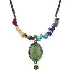 گردنبند هفت سنگ چاکرا معدنی تراش نامنظم سری ۴ سنگ های قیمتی همراه آویز جاسپر سبز معدنی فریم برنزی طرح گل بند چرم