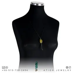 گردنبند سیترین تراش نخورده (راف) شفاف معدنی دور بافت مکرومه مشکی همراه بند چرم تخصصی چاکرای خورشیدی وزن 30 قیراط