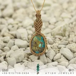 گردنبند فیروزه نیشابوری شجری معدنی درشت با نقش و نگار زیبا رنگ صد درصد طبیعی بافت مکرومه عسلی وزن 4 گرم