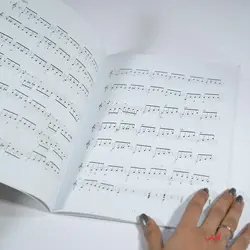 کتاب کارکاسی ۲۵ قطعه تکنیکی و ملودیک برای گیتار اثر متئو کارکاسی نشر پنج خط