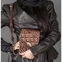 کیف دوشی زنانه چرم نگار طرح شعر و صدف مدل ۲۰۷۰۷۵