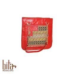 کیف چرم دوشی قرمز با گلیم سوزنی خطی