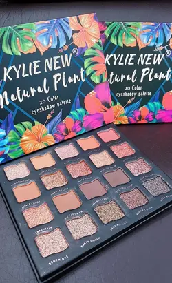 پالت سایه و گلایتر کایلیKYLIE - عمده لوازم آرایشی عمده لوازم آرایشی عمده لوازم آرایشی